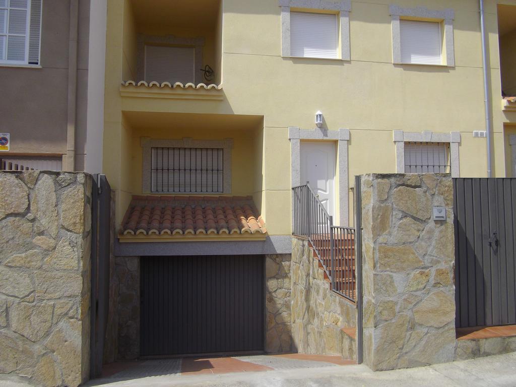 Apartamento Villa Soterrana Trujillo Bagian luar foto